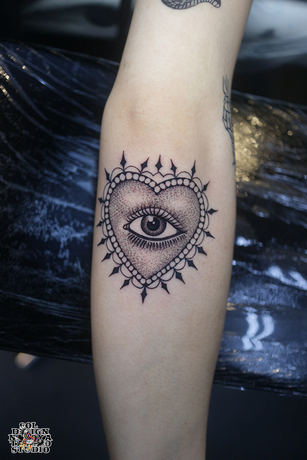 名古屋　タトゥー　女性